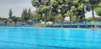 Foto de archivo de la piscina municipal