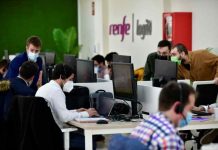 El presidente de Renfe y el consejero de Fomento de Castilla-La Mancha visitan el Centro de Competencias Digitales de Alcázar de San Juan