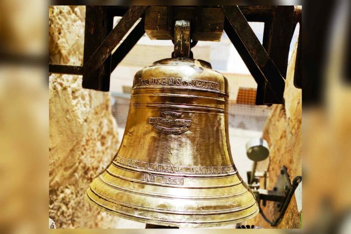 PRIMER PLANO DE LA CAMPANA