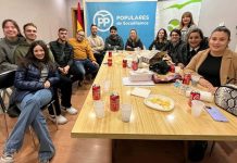 Conchi Arenas se reúne con jóvenes para conocer sus demandas y necesidades