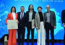 Carlos Romero y Cristina Sáez, recogieron su premio a la Investigación e Innovación