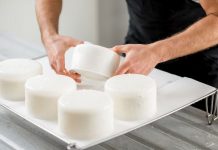 Aprende a elaborar queso en un taller