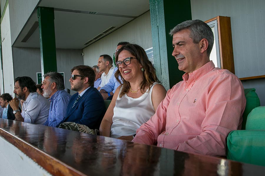Sebastián Espinosa, presidente de la UD Socuéllamos con el resto de autoridades