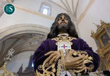 Socuéllamos renueva un año más la tradición de 'besar los pies a Jesús'