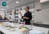 Sue Moya imparte un interesante 'showcooking' a beneficio de la AECC