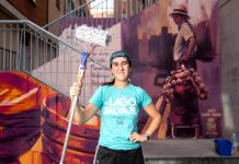 La muralista Laura Merayo pinta en Socuéllamos la V edición de “Mujeres Murales”, un homenaje al papel de las mujeres en la cultura