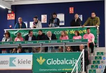 El director general de Juventud y Deportes, Carlos Yuste, reafirma en Socuéllamos su apoyo a los clubes deportivos destinando un millón de euros para que promocionen el turismo en la Comunidad Autónoma
