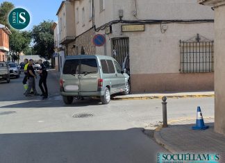 Colisión entre dos turismos en el cruce de las calles Canalejas y Echegaray