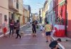 La Cofradía de la Preciosísima Sangre de Cristo prepara las calles para la procesión del Corpus Christi