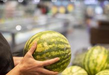 ASAJA Ciudad Real exige poner fin al uso del vino, el aceite 0 el melón como productos reclamo en las grandes superficies