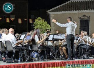 La Agrupación Musical 'Santa Cecilia' de Herencia protagoniza el segundo concierto pre-feria en la plaza de la Iglesia