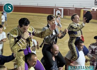 Puerta grande para los tres toreros con el indulto del toro «Hervidor» en el 40º Aniversario de la Plaza de Socuéllamos