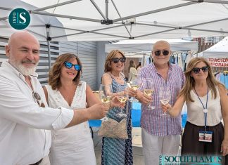 El patio del Museo Torre del Vino acoge la tercera edición de ‘Compras y Copas’
