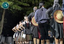 El XXXI Festival de Folklore de Vendimia ‘Blas Cacún’ llena de aires manchegos el Parque de Loreto y distingue al Grupo de Mayeros como Mayoral del Año