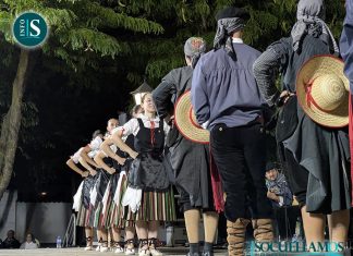 El XXXI Festival de Folklore de Vendimia ‘Blas Cacún’ llena de aires manchegos el Parque de Loreto y distingue al Grupo de Mayeros como Mayoral del Año