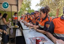 Cerca de 500 voluntarios de Protección Civil comparten una paella en el parque