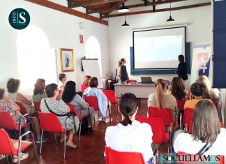 Éxito de participación en la charla sobre el Alzheimer organizada por la asociación «Me quedo contigo» en Socuéllamos