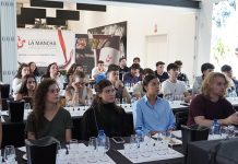 La UCLM y DO La Mancha analizan la importancia del vino como motor de desarrollo rural.